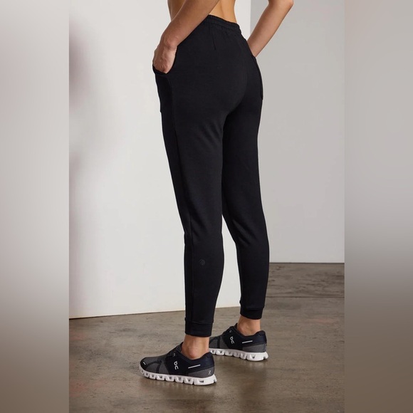 MPG Serene High Waisted Pleated Jogger X-Small - Picture 3 of 14